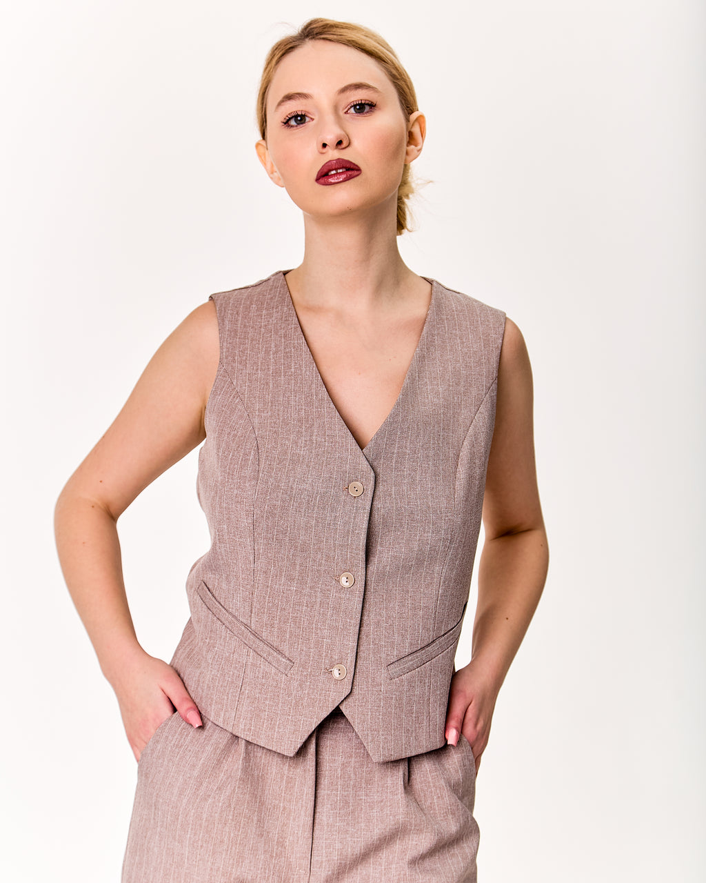 Fitted Vest with Mock Pockets cream