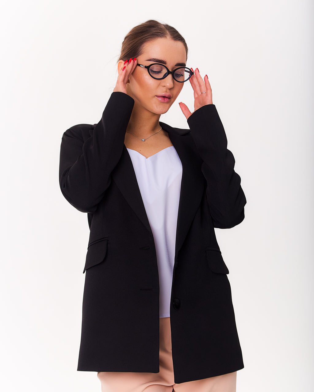 Women’s mid-length classic blazer with lapel collar and flap pockets Black
