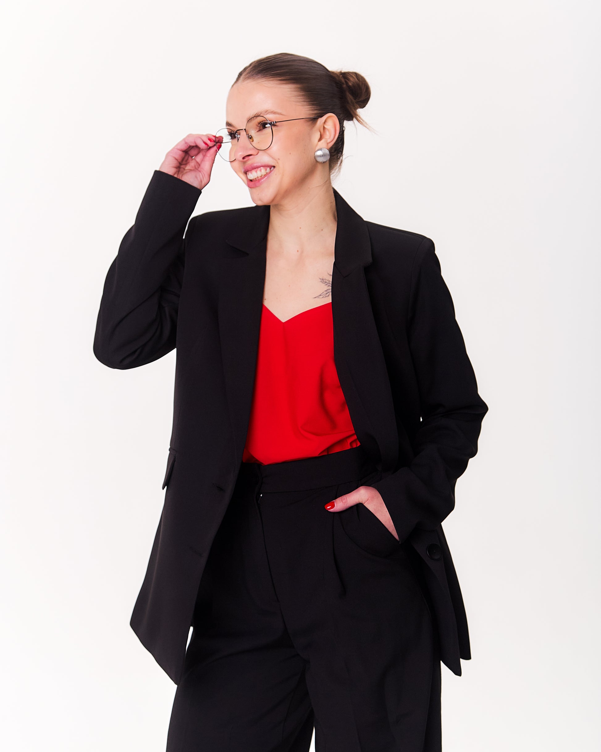 Women’s mid-length classic blazer with lapel collar and flap pockets Black