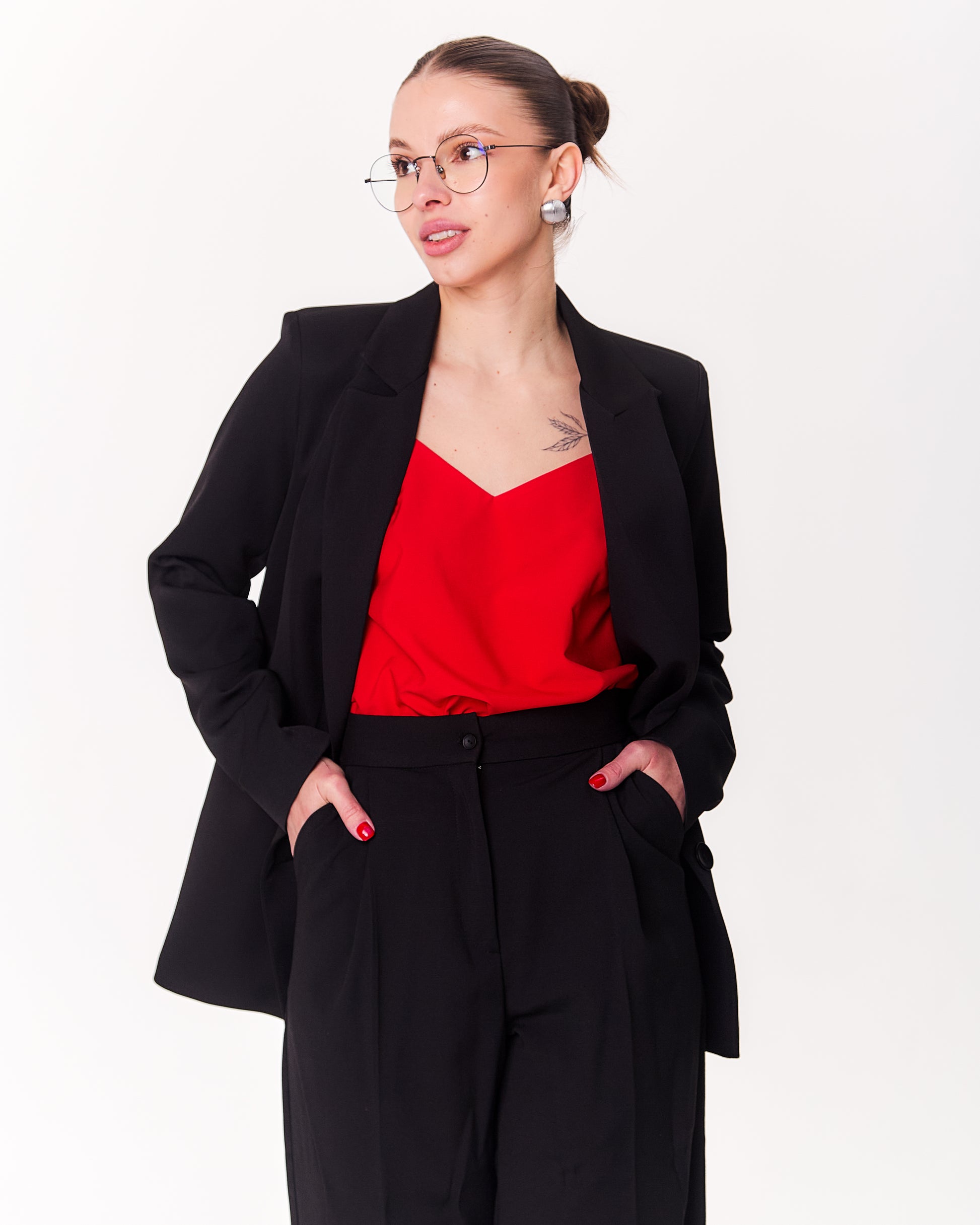 Women’s mid-length classic blazer with lapel collar and flap pockets Black