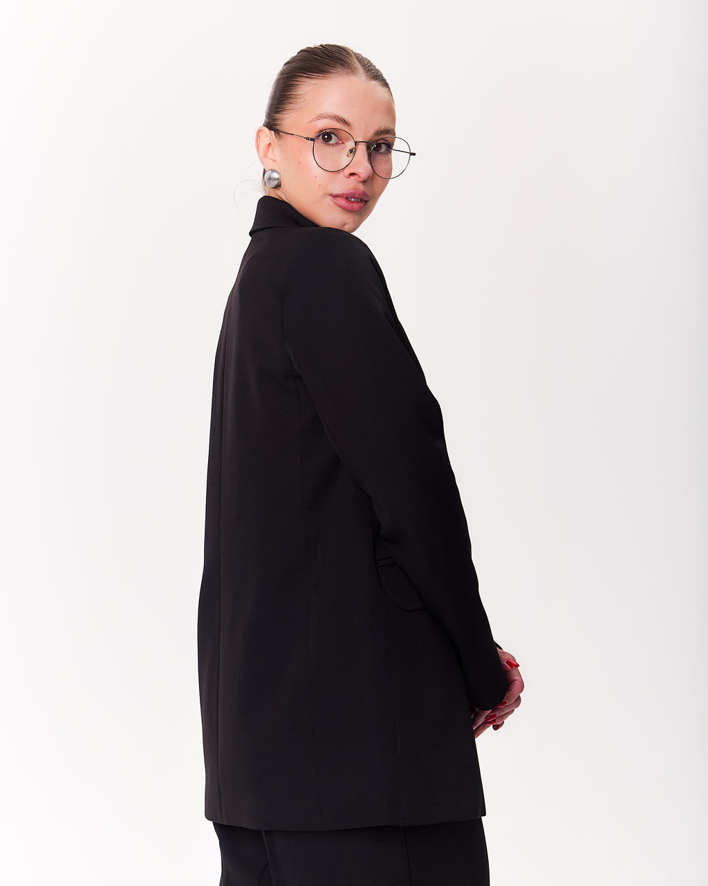 Women’s mid-length classic blazer with lapel collar and flap pockets Black