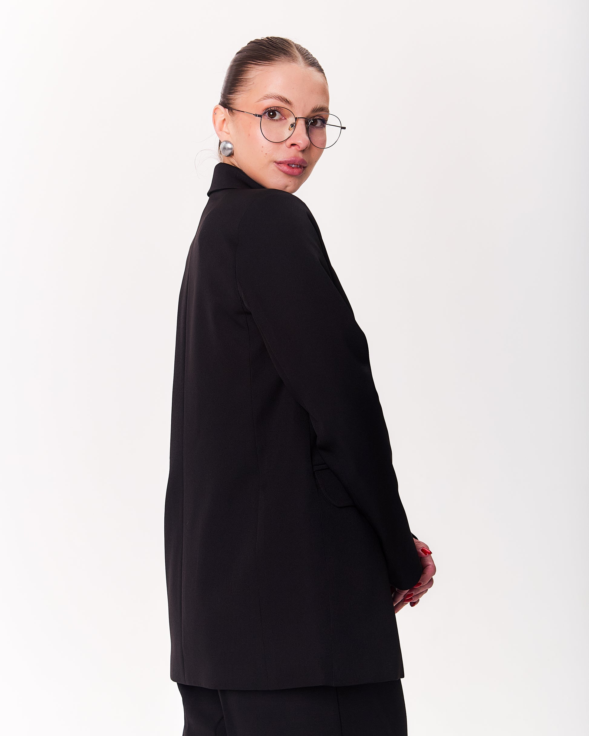 Women’s mid-length classic blazer with lapel collar and flap pockets Black
