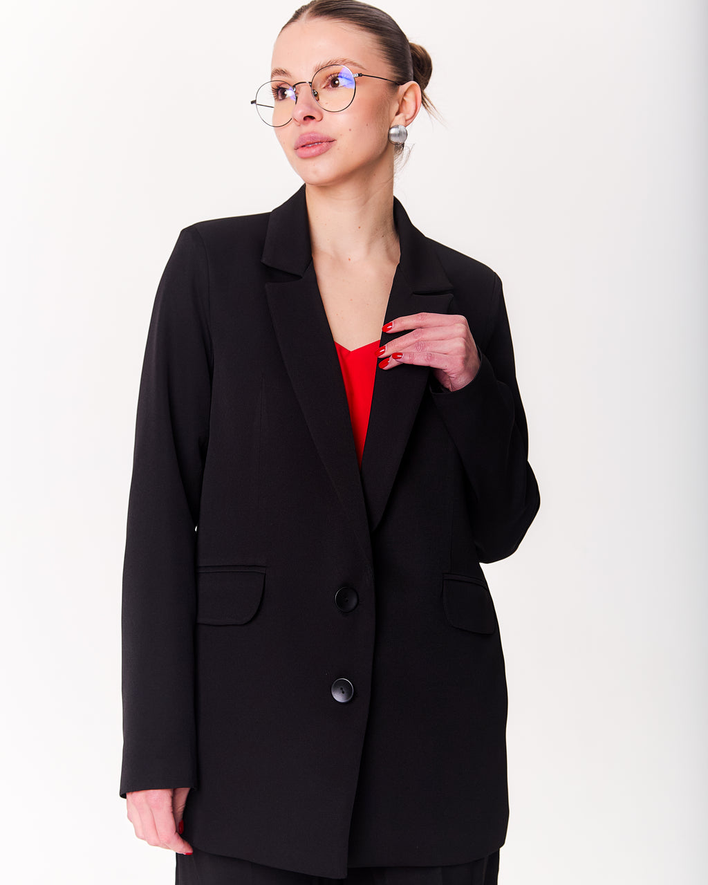 Women’s mid-length classic blazer with lapel collar and flap pockets Black
