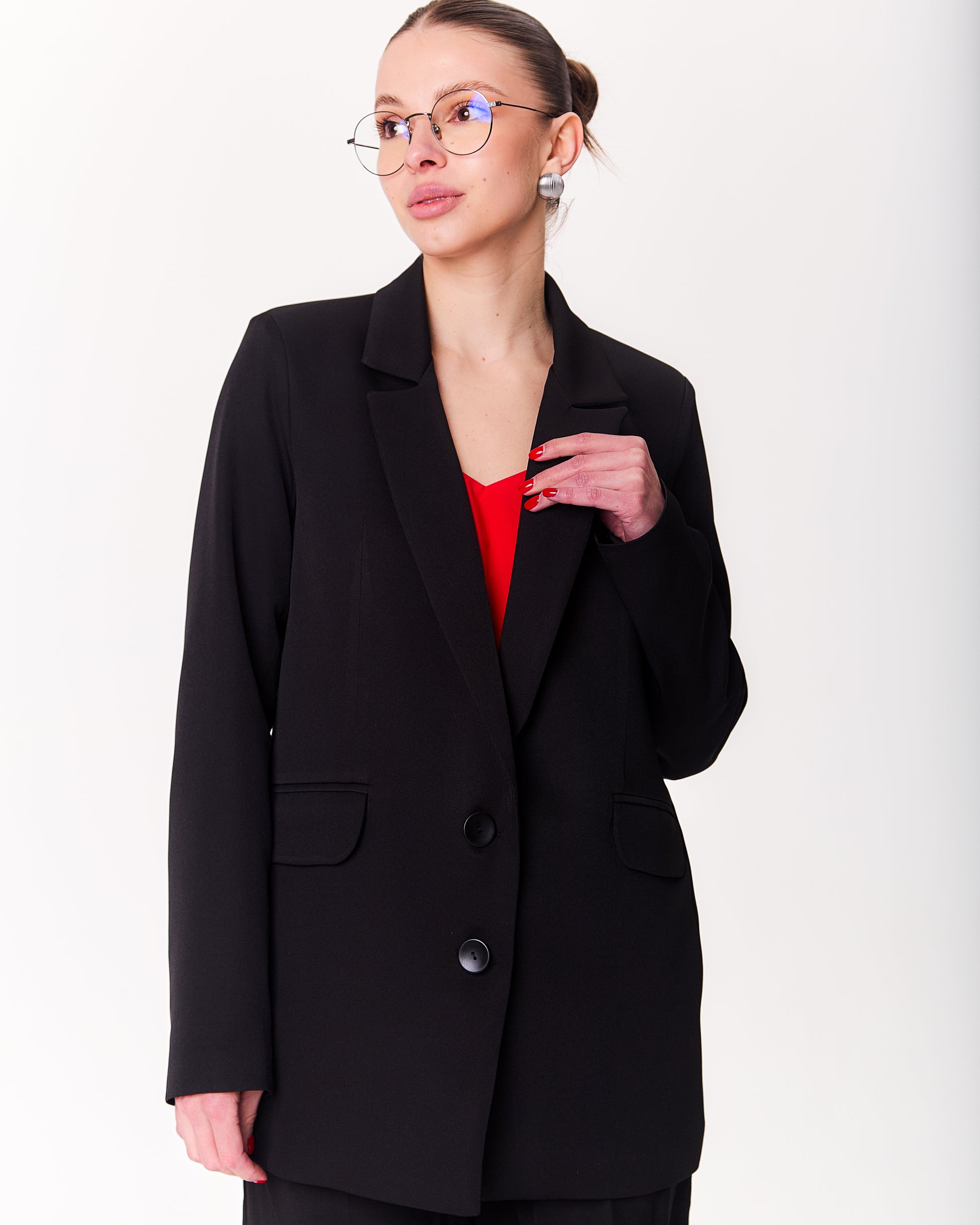 Women’s mid-length classic blazer with lapel collar and flap pockets Black