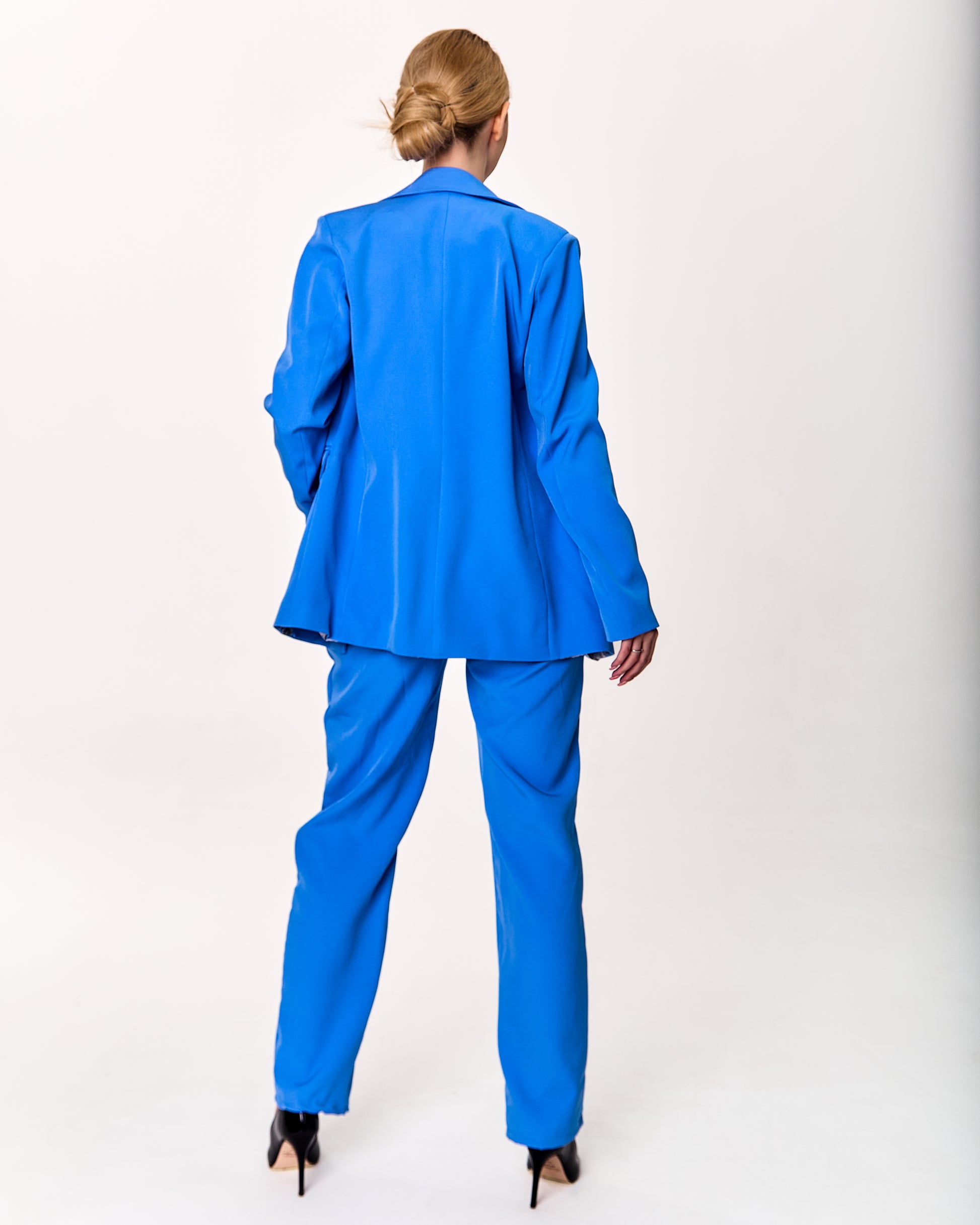Women’s mid-length classic blazer with lapel collar and flap pockets Black
