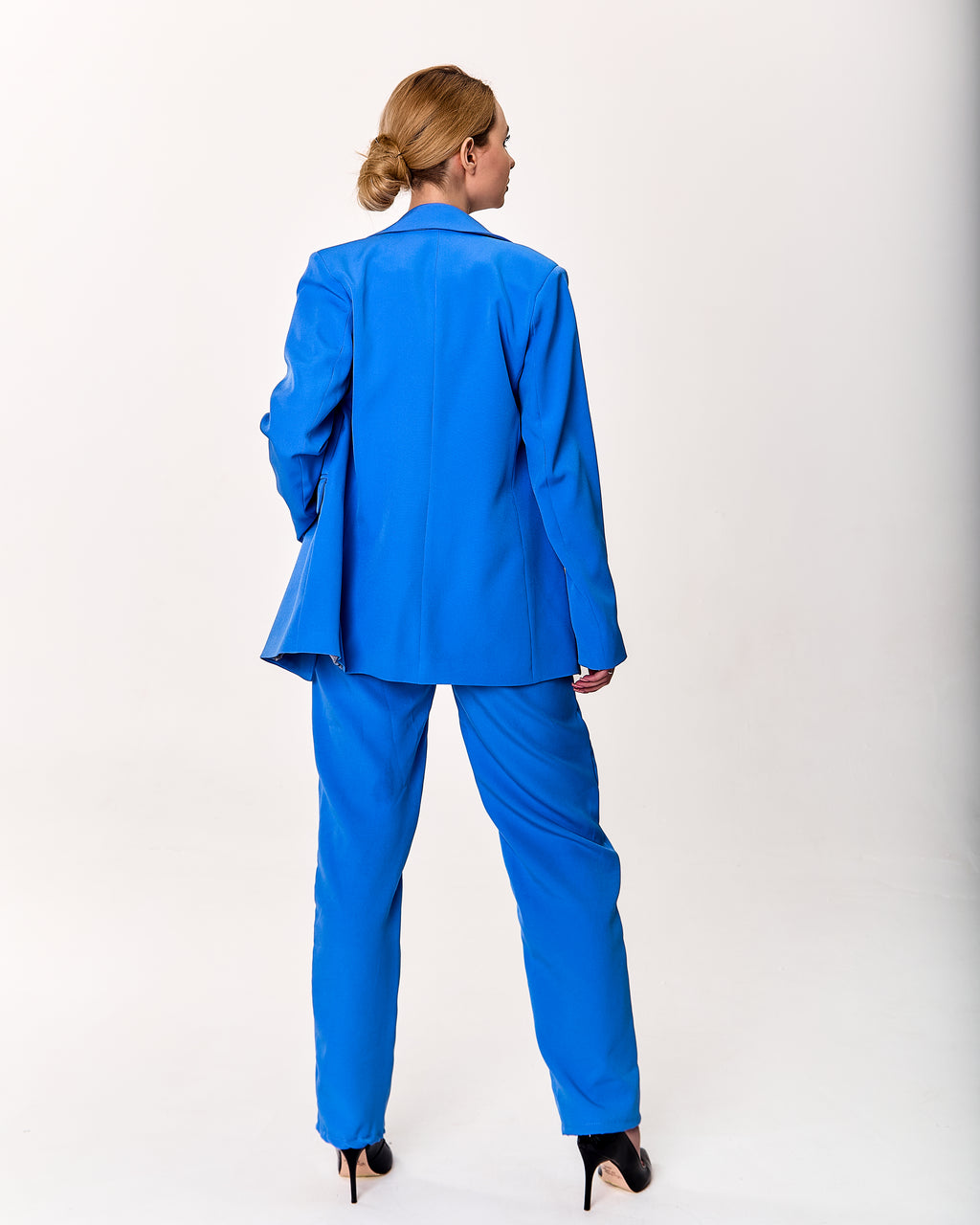 Women’s mid-length classic blazer with lapel collar and flap pockets Black