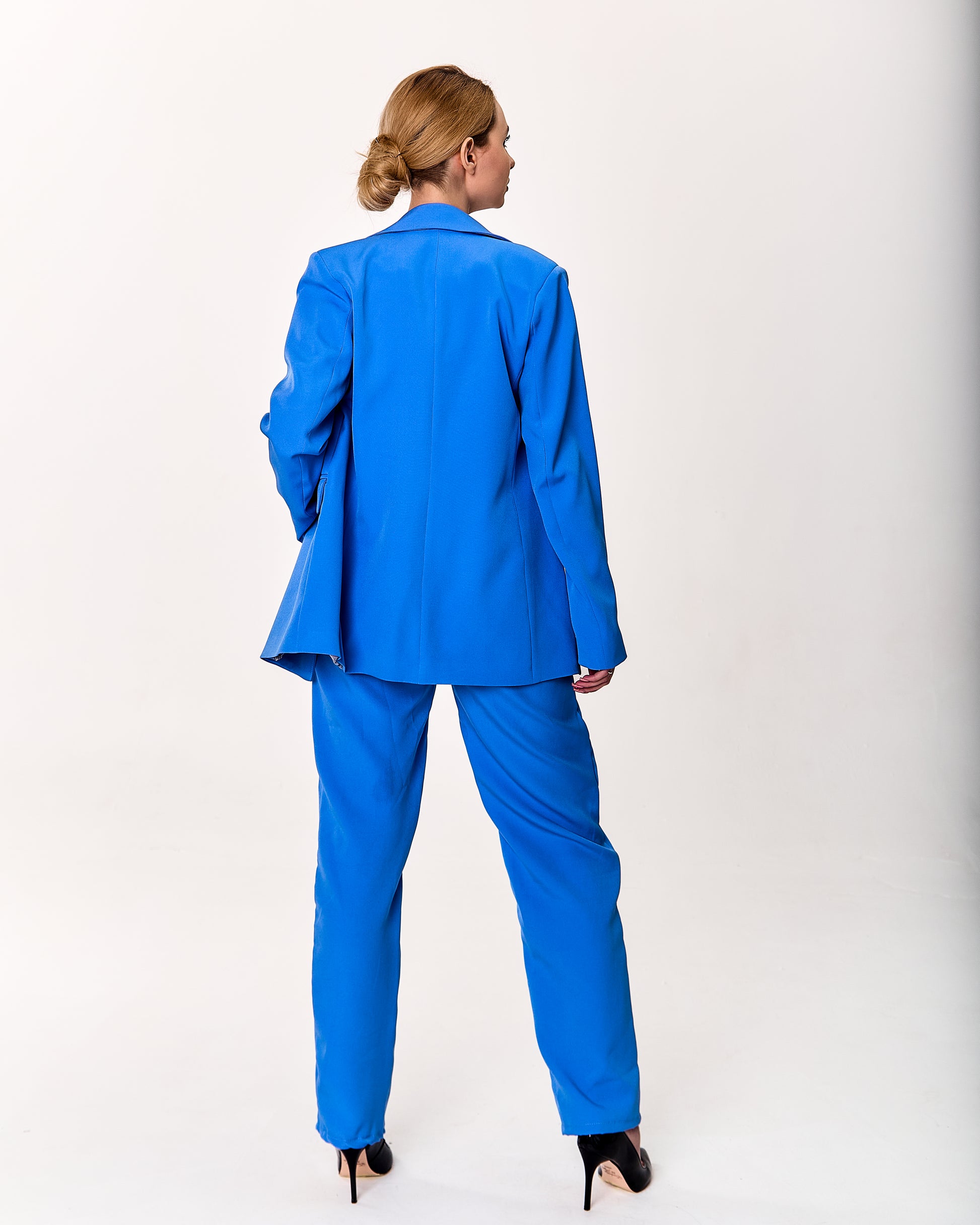 Women’s mid-length classic blazer with lapel collar and flap pockets Black